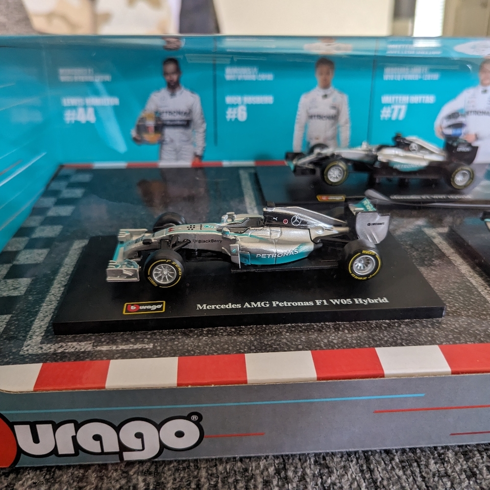Burago Mercedes AMG Formula Racing 6 Pack - Picture 4 of 6